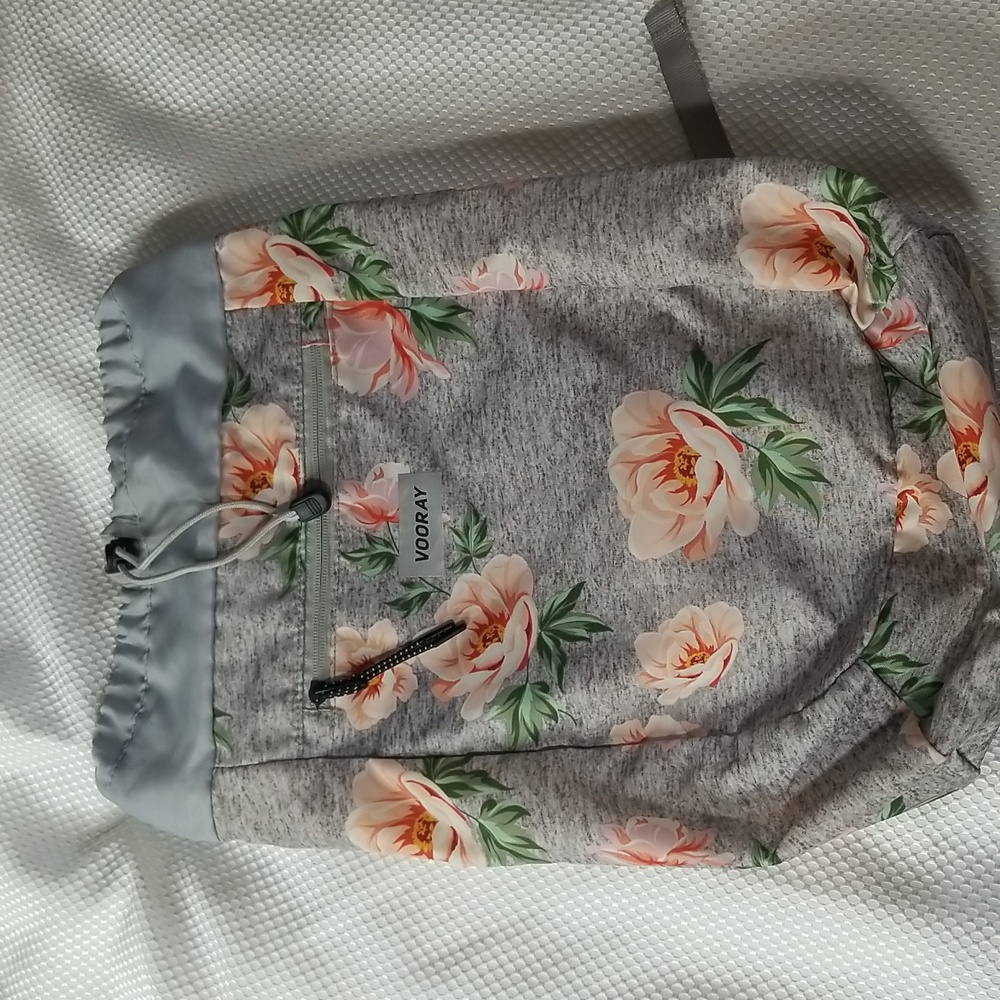 VOORAY FLORAL BACKPACK IN GREY & PINK